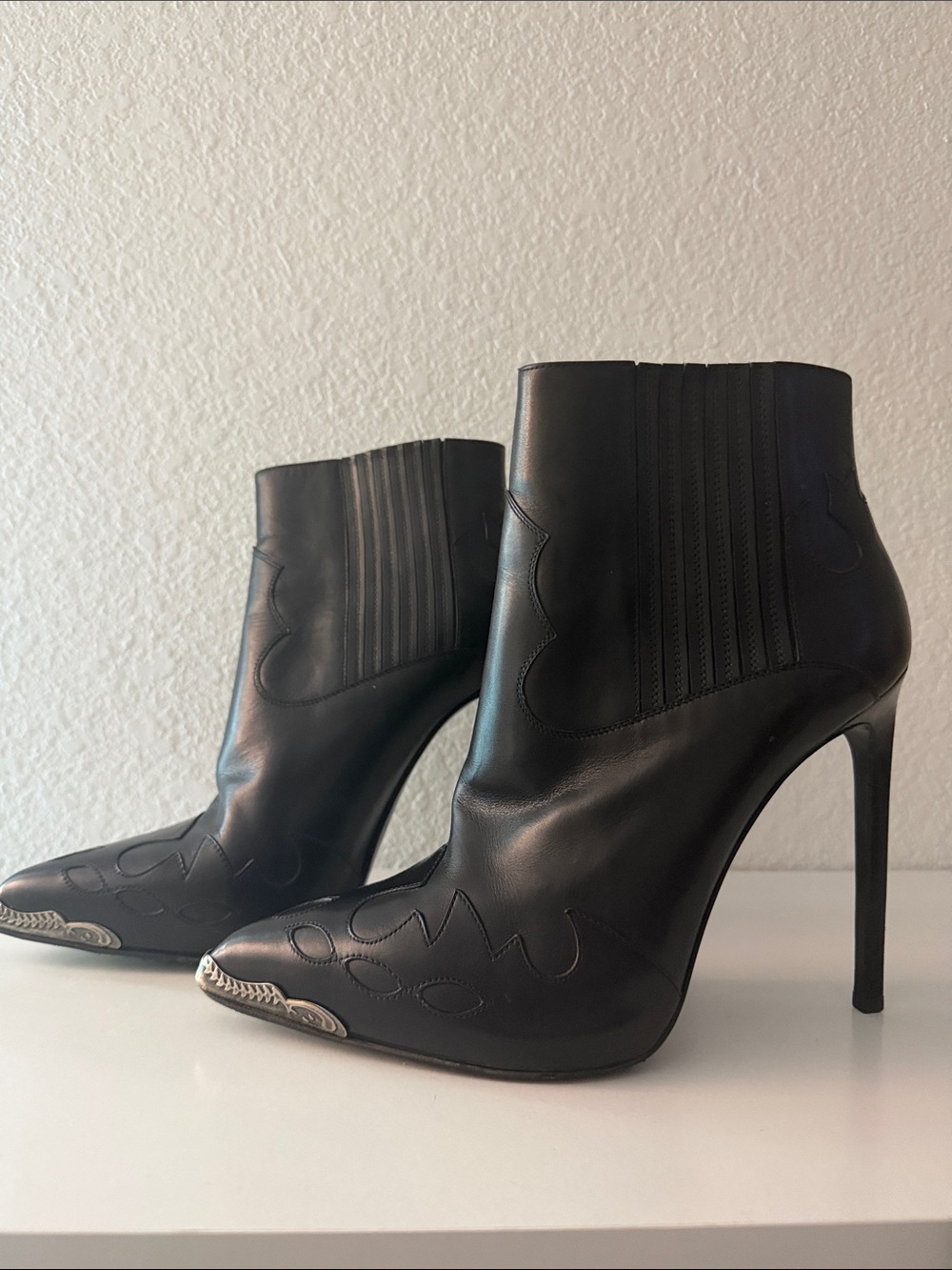 Authentic STUNNING Saint Laurent Black Leather Pointed Toe Stiletto Ankle Boots - Picture 2 of 6